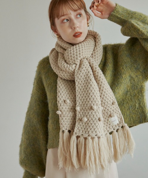hinari(ヒナリ)の「ポップコーン編みボリュームフリンジマフラー(マフラー・レディース・オフホワイト/マスタード/モカ/ブラウン・FREE)」の7枚目の写真