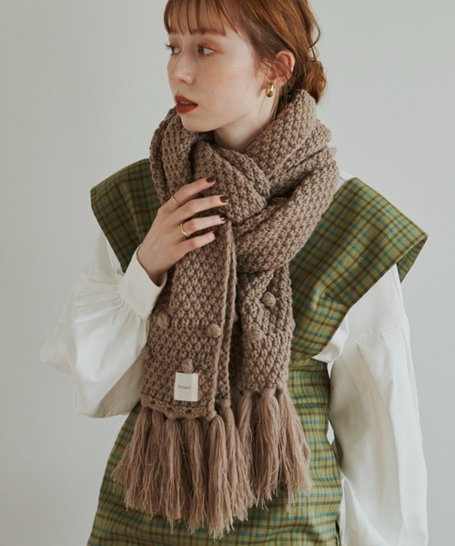 hinari(ヒナリ)の「ポップコーン編みボリュームフリンジマフラー(マフラー・レディース・オフホワイト/マスタード/モカ/ブラウン・FREE)」の16枚目の写真