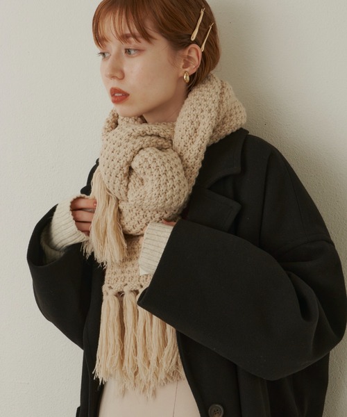hinari(ヒナリ)の「ポップコーン編みボリュームフリンジマフラー(マフラー・レディース・オフホワイト/マスタード/モカ/ブラウン・FREE)」の10枚目の写真