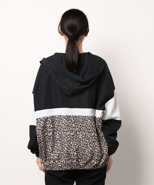 CECIL McBEE(セシルマクビー)の「レオパード切替トラックジャケット(マウンテンパーカー・レディース・ベージュ/ブラック・MEDIUM)」の4枚目の写真