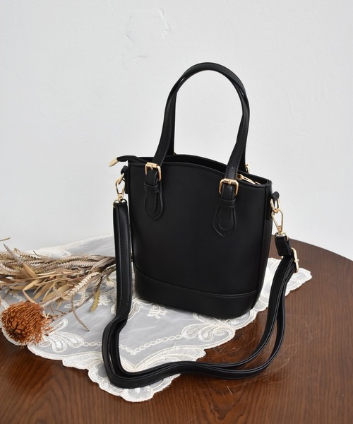 ems excite(エムズエキサイト)の「パイピングハンドバッグ(ハンドバッグ・レディース・ブラック/アイボリー/ボルドー・FREE)」の1枚目の写真