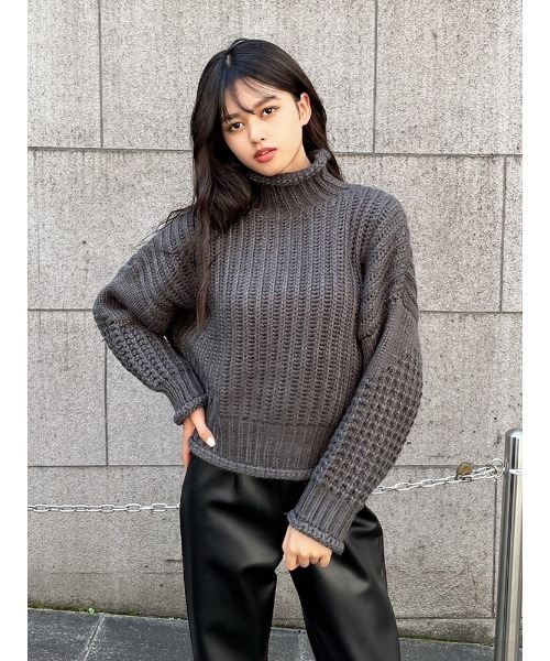 ENVYM（アンビー）の「ローゲージスウィッチングニット（ニット/セーター・レディース・ホワイト/ベージュ/グレー・FREE）」の3枚目の写真