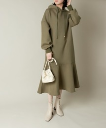 ダンボールフーディーワンピース