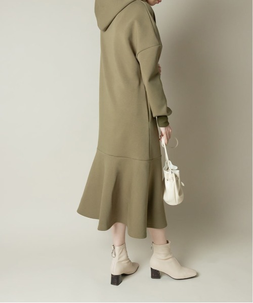 RANDA（ランダ）の「ダンボールフーディーワンピース（ワンピース・レディース・カーキ/グレー/ブラック・FREE）」の4枚目の写真