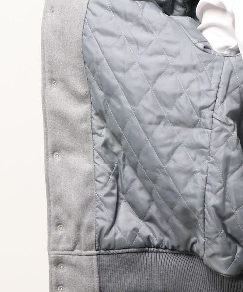 Arnold Palmer（アーノルドパーマー）の「キルト中綿 シェアスタジャン（スタジャン・レディース・キャメル/ライトグレー・LL/L/XS/S/M）」の4枚目の写真