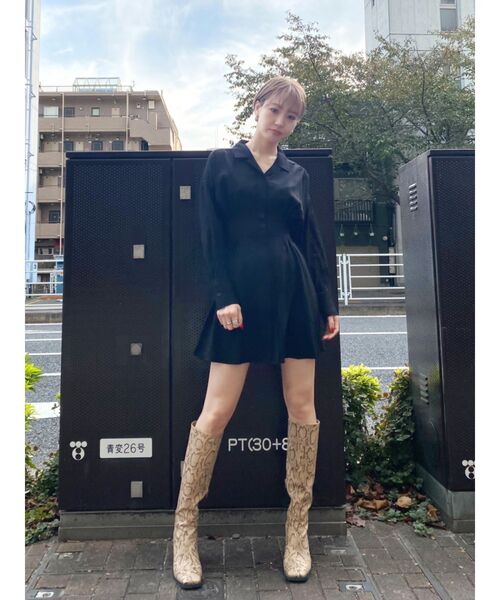 EMODA(エモダ)の「サイドシェイプシャツワンピース(シャツワンピース・レディース・グレー/ブラック/ベージュ・FREE)」の6枚目の写真