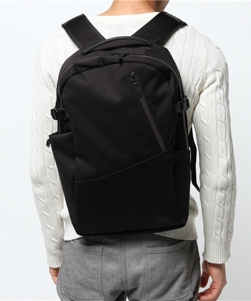 PORTER（ポーター）の「PORTER FUTURE DAY PACK <B印 YOSHIDA SELECT>（バックパック/リュック・メンズ・ブラック・ONE SIZE）」の3枚目の写真