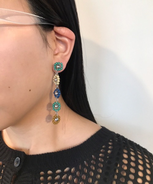 Me%（ミィパーセント）の「カラフルＩラインビーズイヤリング（イヤリング・レディース・ホワイト系その他/グリーン系その他/ピンク系その他・FREE）」の3枚目の写真