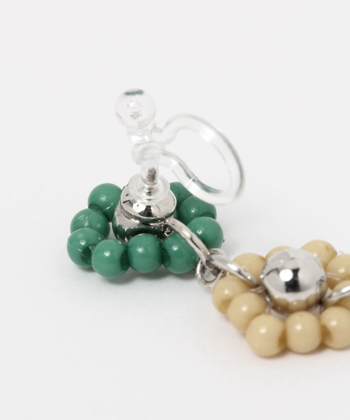 Me%（ミィパーセント）の「カラフルＩラインビーズイヤリング（イヤリング・レディース・ホワイト系その他/グリーン系その他/ピンク系その他・FREE）」の8枚目の写真