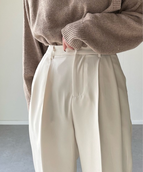 y/m by misato（イムバイミサト）の「エステルツイル２タックテーパードパンツ（その他パンツ・レディース・ブラック/オフホワイト/グレイッシュベージュ・FREE）」の7枚目の写真
