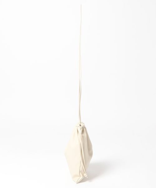 LOWRYS FARM(ローリーズファーム)の「マクラメキンチャクツキトート 260692(トートバッグ・レディース・アイボリー/ブラック/ブルー/レッド・FREE)」の16枚目の写真