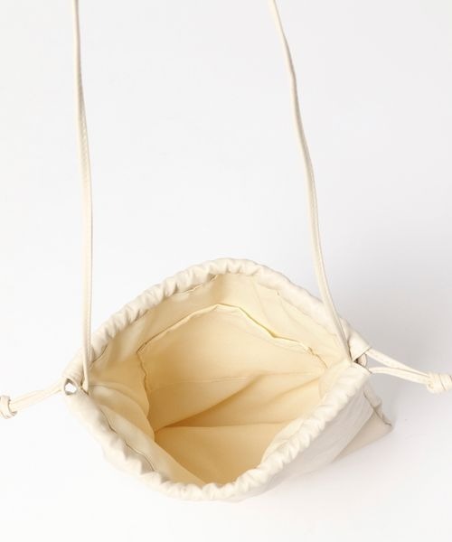 LOWRYS FARM(ローリーズファーム)の「マクラメキンチャクツキトート 260692(トートバッグ・レディース・アイボリー/ブラック/ブルー/レッド・FREE)」の18枚目の写真