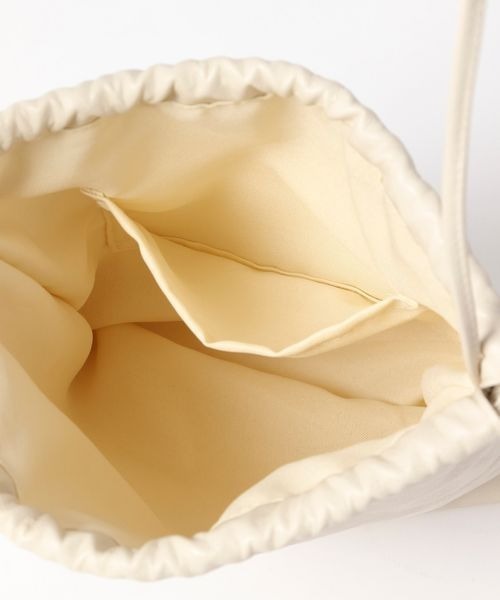 LOWRYS FARM(ローリーズファーム)の「マクラメキンチャクツキトート 260692(トートバッグ・レディース・アイボリー/ブラック/ブルー/レッド・FREE)」の19枚目の写真