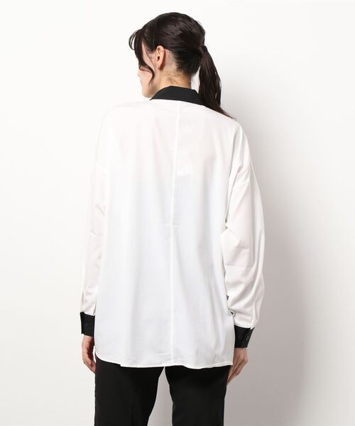THISIS（ディスイズ）の「ビッグシルエット ポリストレッチ クレリックシャツ レディース（シャツ/ブラウス・レディース・グレイッシュベージュ/サックスブルー/グリーン/チャコール/ホワイト/ネイビー/ブラック/パープル・MEDIUM/X-LARGE/LARGE）」の10枚目の写真