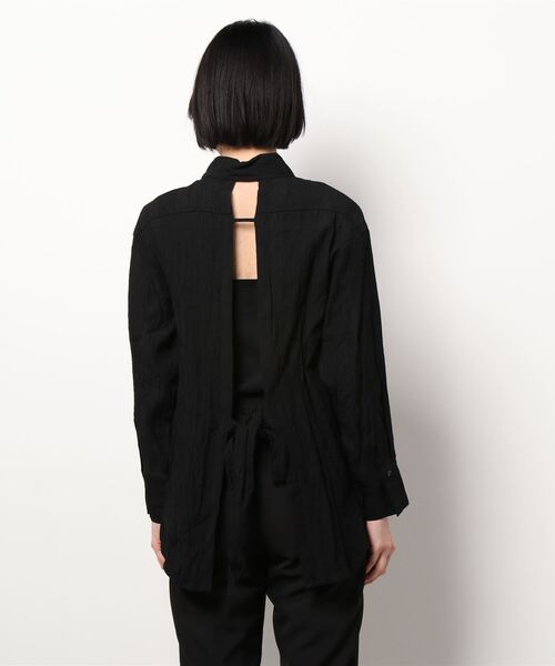 ENVYM（アンビー）の「オープンバックロングＳＨ（シャツ/ブラウス・レディース・ブラック/ブルー/ホワイト・FREE）」の22枚目の写真