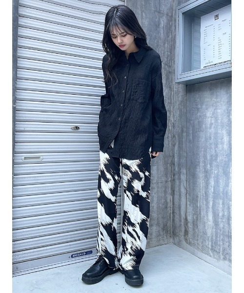 ENVYM（アンビー）の「オープンバックロングＳＨ（シャツ/ブラウス・レディース・ブラック/ブルー/ホワイト・FREE）」の9枚目の写真