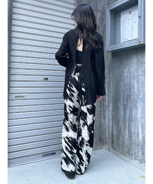 ENVYM（アンビー）の「オープンバックロングＳＨ（シャツ/ブラウス・レディース・ブラック/ブルー/ホワイト・FREE）」の10枚目の写真