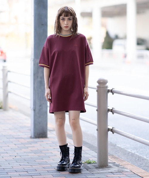 X-girl(エックスガール)の「CONTRAST COLLAR S/S BIG TEE/ビッグシルエットTシャツ(Tシャツ/カットソー・レディース・ホワイト/チャコール/バーガンディー・M/S)」の4枚目の写真