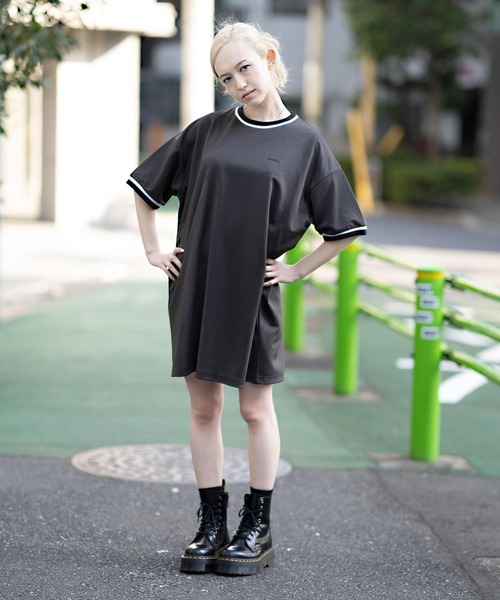 X-girl(エックスガール)の「CONTRAST COLLAR S/S BIG TEE/ビッグシルエットTシャツ(Tシャツ/カットソー・レディース・ホワイト/チャコール/バーガンディー・M/S)」の18枚目の写真