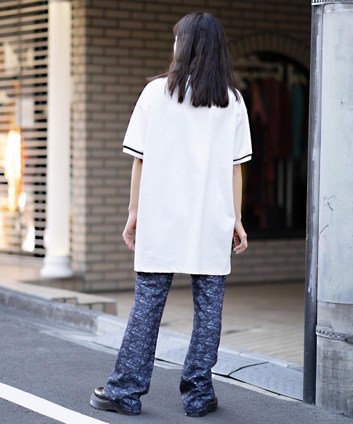 X-girl(エックスガール)の「CONTRAST COLLAR S/S BIG TEE/ビッグシルエットTシャツ(Tシャツ/カットソー・レディース・ホワイト/チャコール/バーガンディー・M/S)」の16枚目の写真