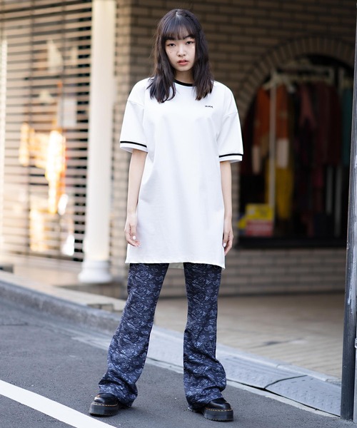 X-girl(エックスガール)の「CONTRAST COLLAR S/S BIG TEE/ビッグシルエットTシャツ(Tシャツ/カットソー・レディース・ホワイト/チャコール/バーガンディー・M/S)」の15枚目の写真