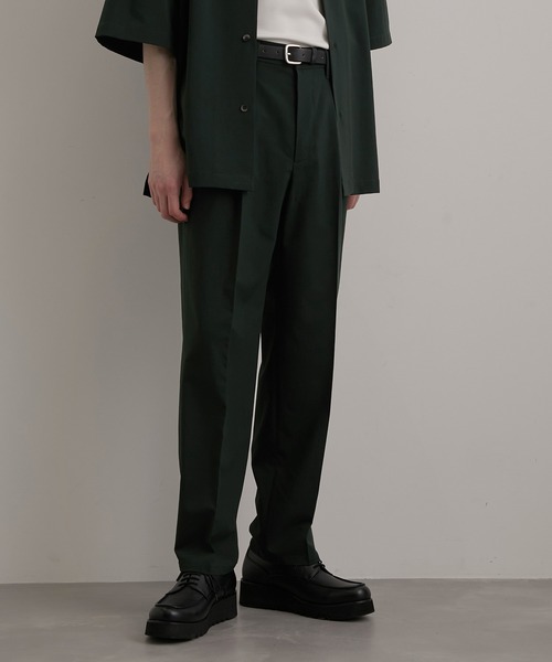 JUNRED(ジュンレッド)の「エアリーストレッチタックストレートパンツ(スラックス・メンズ・チャコールグレー/ライトグレー/ダークグリーン・L/M/S)」の1枚目の写真