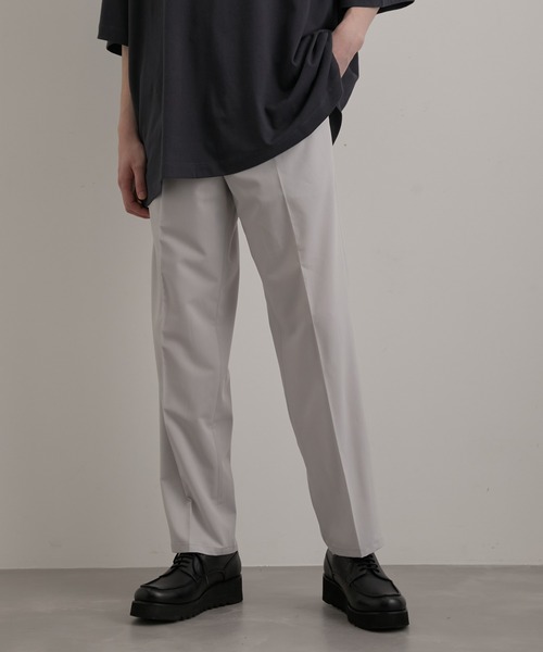 JUNRED(ジュンレッド)の「エアリーストレッチタックストレートパンツ(スラックス・メンズ・チャコールグレー/ライトグレー/ダークグリーン・L/M/S)」の4枚目の写真