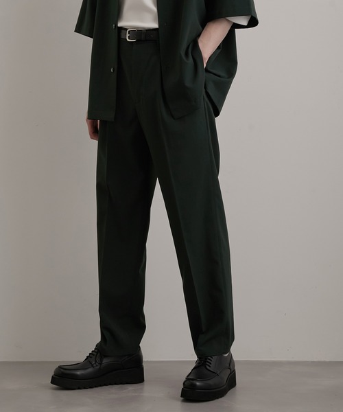 JUNRED(ジュンレッド)の「エアリーストレッチタックストレートパンツ(スラックス・メンズ・チャコールグレー/ライトグレー/ダークグリーン・L/M/S)」の9枚目の写真