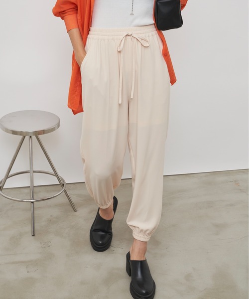 Auntie Rosa Holiday(アンティローザホリデー)の「ジョーゼットジョガーパンツ / サイズ展開あり(その他パンツ・レディース・ブラック/カーキ/アイボリー・SMALL/MEDIUM)」の20枚目の写真