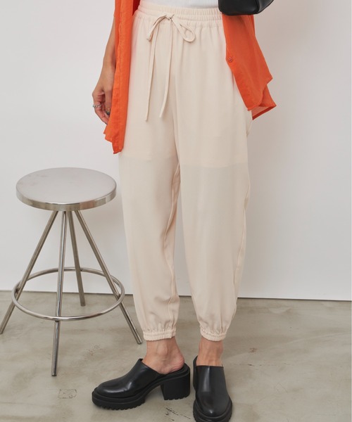Auntie Rosa Holiday(アンティローザホリデー)の「ジョーゼットジョガーパンツ / サイズ展開あり(その他パンツ・レディース・ブラック/カーキ/アイボリー・SMALL/MEDIUM)」の21枚目の写真
