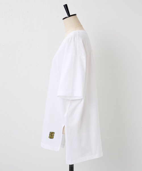 BEARDSLEY(ビアズリー)の「MarketワッペンゆるT(Tシャツ/カットソー・レディース・ホワイト/ネイビー・FREE)」の15枚目の写真