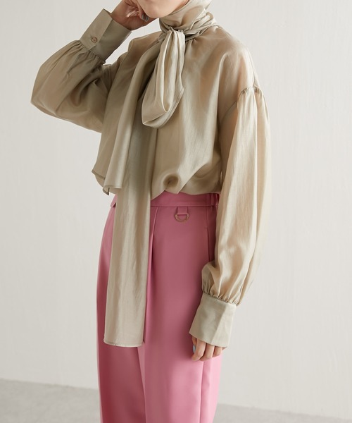 COLLAGE GALLARDAGALANTE（コラージュガリャルダガランテ）の「これ1枚でこなれ感/ボリュームボウタイブラウス/手洗い可（シャツ/ブラウス・レディース・オフホワイト/グレイッシュベージュ・FREE）」の10枚目の写真