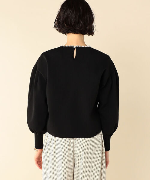 NOLLEY’S(ノーリーズ)の「【WEB限定カラーあり】パール付きプルオーバーニット(ニット/セーター・レディース・ネイビー/オフホワイト/ブラック・38)」の4枚目の写真