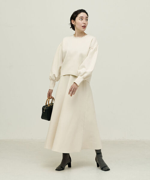 NOLLEY’S(ノーリーズ)の「【WEB限定カラーあり】パール付きプルオーバーニット(ニット/セーター・レディース・ネイビー/オフホワイト/ブラック・38)」の11枚目の写真