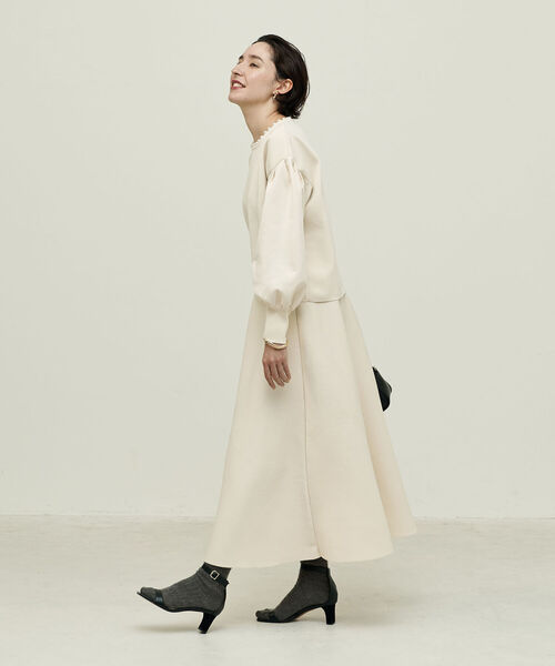 NOLLEY’S(ノーリーズ)の「【WEB限定カラーあり】パール付きプルオーバーニット(ニット/セーター・レディース・ネイビー/オフホワイト/ブラック・38)」の12枚目の写真