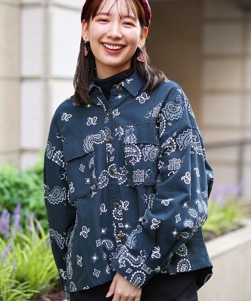 チチカカ（チチカカ）の「ビッグバンダナオーバーシャツ（シャツ/ブラウス・レディース・アイボリー/ベージュ/ネイビー・FREE）」の3枚目の写真