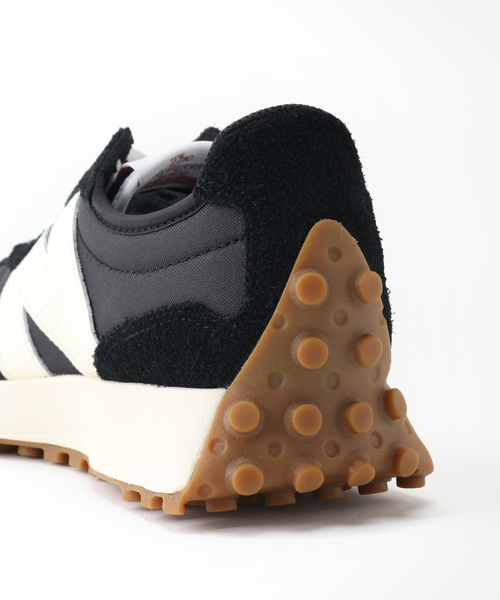 NEW BALANCE(ニューバランス)の「NEW BALANCE WS327(スニーカー・レディース・ブラック/ベージュ・22.5cm/23cm/23.5cm/24cm/24.5cm)」の6枚目の写真