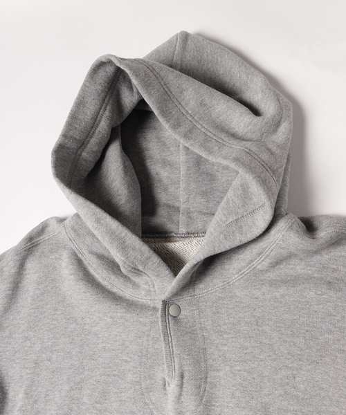 is-ness（イズネス）の「VENTILATION SHORT SLEEVE SWEAT HOODIE（パーカー・メンズ・ヘザーグレー/ホワイト系・L/M）」の4枚目の写真