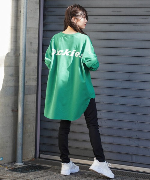 Dickies(ディッキーズ)の「Dickies ディッキーズ バックプリントロゴ裾ラウンドチュニック丈ロングスリーブTシャツ(Tシャツ/カットソー・レディース・ブルー/グリーン/ホワイト・フリー)」の11枚目の写真