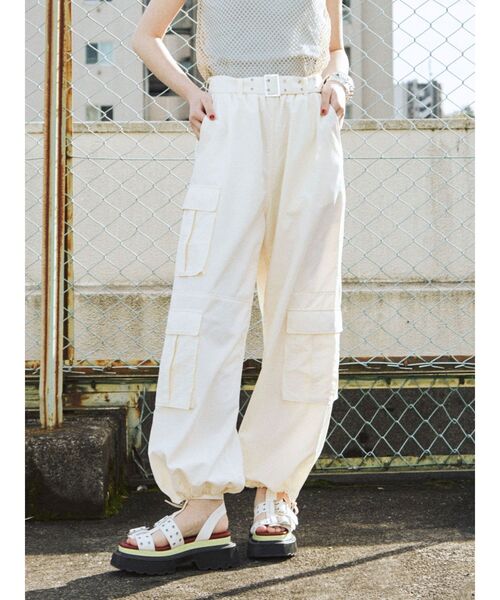 jouetie（ジュエティ）の「ナイロンカーゴパンツ（その他パンツ・レディース・アイボリー/ブラック/イエロー/カーキ・MEDIUM）」の2枚目の写真