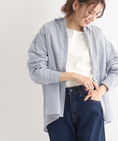 SHOO・LA・RUE（シューラルー）の「◆【大人のラフアイテム】一枚は持っていたいベーシックシャツ（シャツ/ブラウス・レディース・ネイビー系2/ベージュ系2/ホワイト・02/03/04）」の3枚目の写真