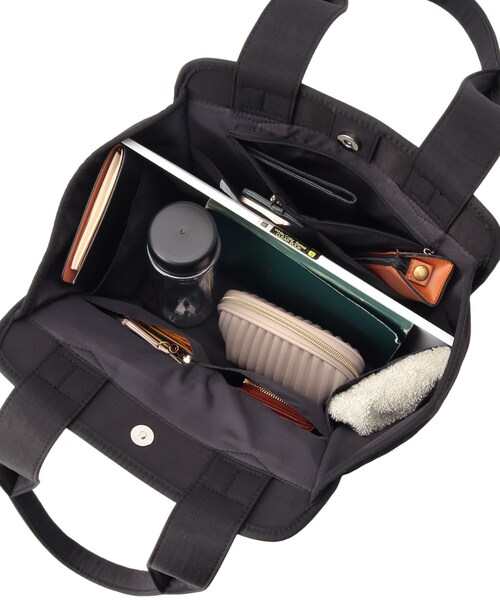 OPAQUE.CLIP（オペークドットクリップ）の「◆ナイロントートバッグ【撥水加工/A4収納可】（トートバッグ・レディース・サンドベージュ/ブラック・00）」の18枚目の写真