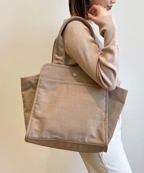 OPAQUE.CLIP（オペークドットクリップ）の「◆ナイロントートバッグ【撥水加工/A4収納可】（トートバッグ・レディース・サンドベージュ/ブラック・00）」の2枚目の写真