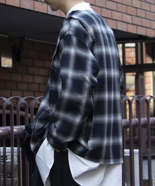 GLOSTER（グロスター）の「【GLOSTER/グロスター】オンブレチェック プルオーバーシャツ カットオフ USED加工（シャツ/ブラウス・メンズ・ブラック系その他・L/M）」の10枚目の写真