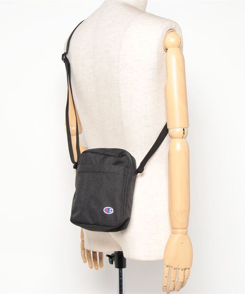 Champion（チャンピオン）の「Champion チャンピオン ドリュー ショルダーバッグ 2L 67901（ショルダーバッグ・メンズ・ネイビー/グレー/ブラック・FREE）」の7枚目の写真