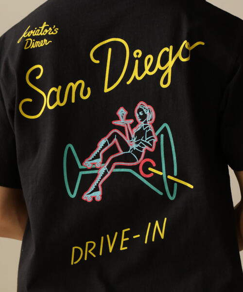 AVIREX(アヴィレックス)の「WEST COAST T-SHIRT PIN UP & COCKTAIL / ウエスト コースト Tシャツ ピンナップ & カクテル / AVIREX / アヴィレックス(Tシャツ/カットソー・メンズ・ネイビー/ゴールド/ホワイト/ブラック・MEDIUM/LARGE/X-LARGE/XX-LARGE)」の8枚目の写真