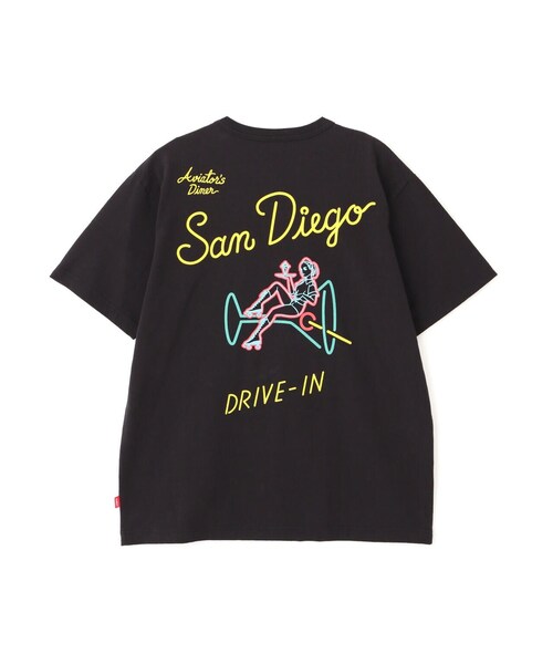 AVIREX(アヴィレックス)の「WEST COAST T-SHIRT PIN UP & COCKTAIL / ウエスト コースト Tシャツ ピンナップ & カクテル / AVIREX / アヴィレックス(Tシャツ/カットソー・メンズ・ネイビー/ゴールド/ホワイト/ブラック・MEDIUM/LARGE/X-LARGE/XX-LARGE)」の9枚目の写真