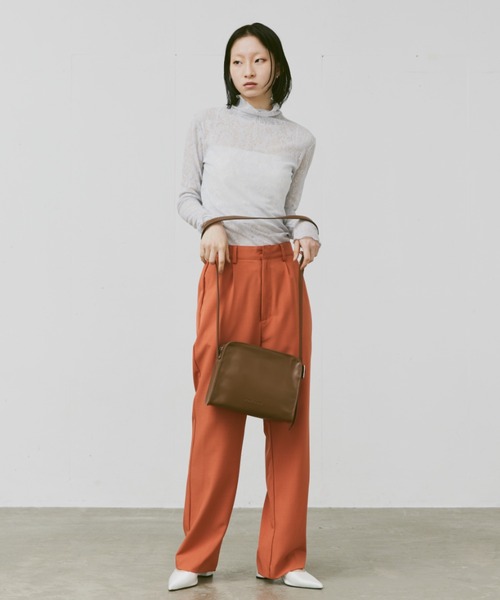 FEKETE(フェケテ)の「FEKETE LOGO VEGAN LEATHER SHOULDER BAG / フェイクレザーショルダーバッグ(ショルダーバッグ・メンズ・オレンジ/ブラウン/ブラック・FREE)」の16枚目の写真