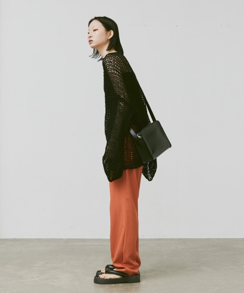 FEKETE(フェケテ)の「FEKETE LOGO VEGAN LEATHER SHOULDER BAG / フェイクレザーショルダーバッグ(ショルダーバッグ・メンズ・オレンジ/ブラウン/ブラック・FREE)」の11枚目の写真