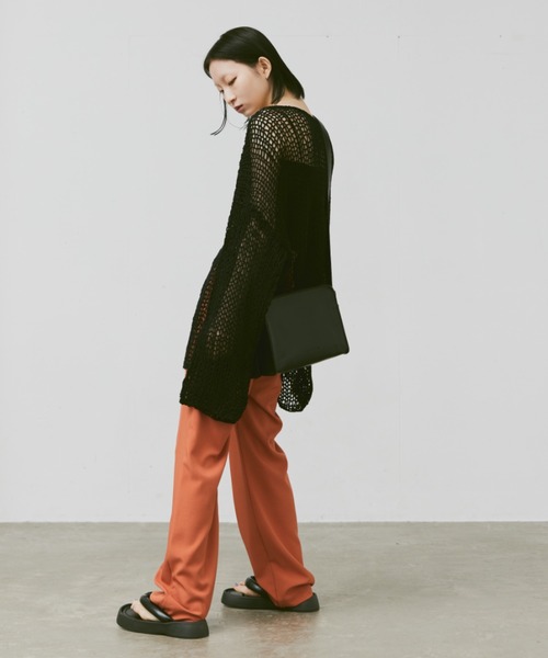 FEKETE(フェケテ)の「FEKETE LOGO VEGAN LEATHER SHOULDER BAG / フェイクレザーショルダーバッグ(ショルダーバッグ・メンズ・オレンジ/ブラウン/ブラック・FREE)」の12枚目の写真